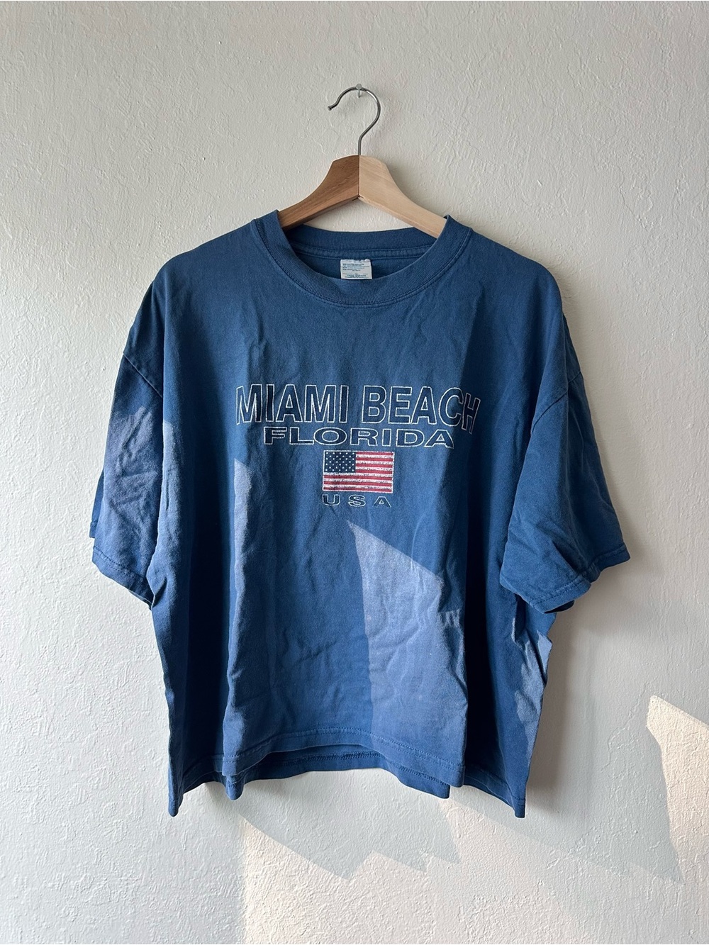 Vintage 1990s miami beach t-shirt size xl 100% navy blue cotton boxy fit